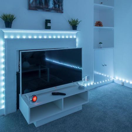 Luxe Maisonette- Parking, 4K Tvs, Leds, Local Snacks And More! Bath Exterior foto